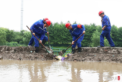 中國(guó)五冶集團(tuán)陸翔路項(xiàng)目工地舉行防臺(tái)防汛搶險(xiǎn)演練，筑牢道路建設(shè)安全防線